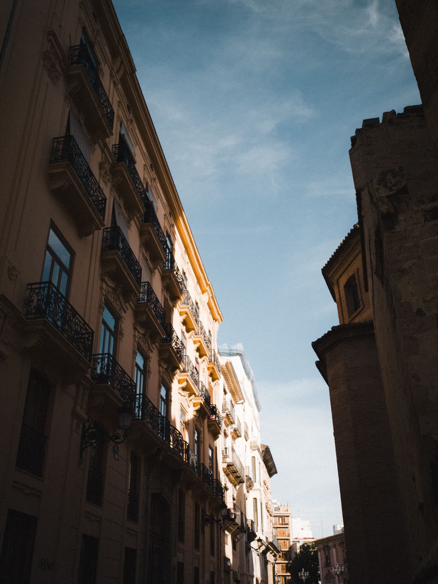 Street view of classic Mediterranean architecture in Valencia under a blue sky