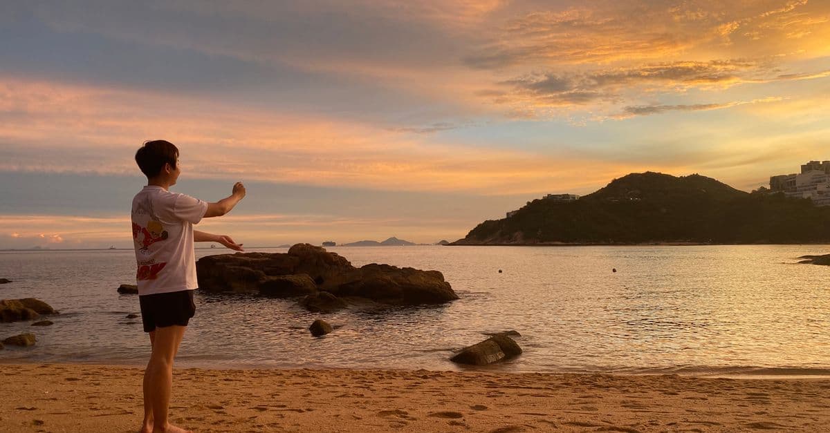 A Hong Kong beach at sunset